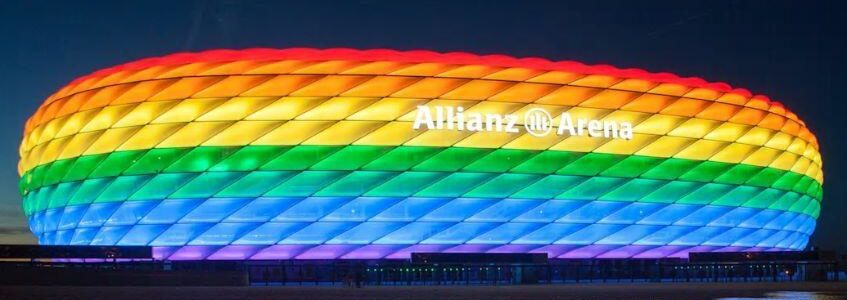 Allianz Arena in Regenbogenfarben